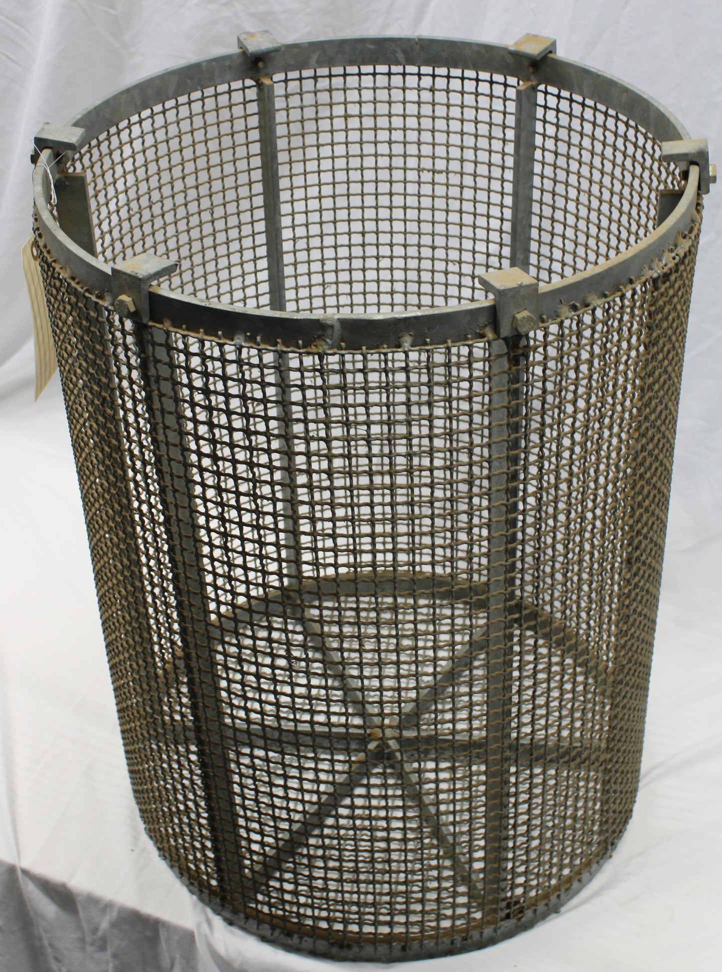 BASKET STRAINER