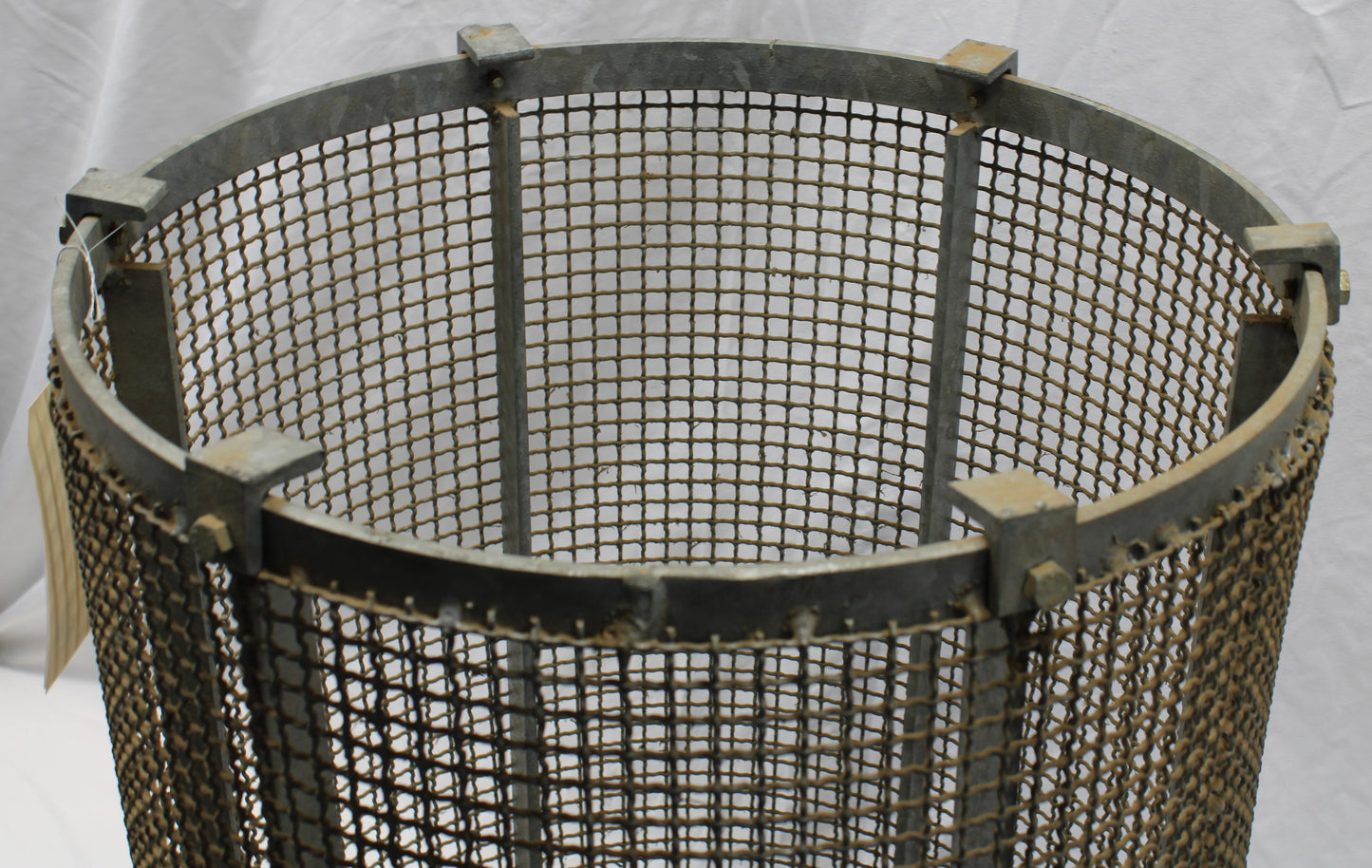 BASKET STRAINER